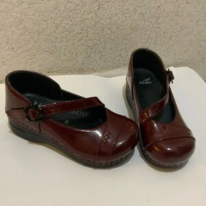 Dansko toddler EU 28 US 10-11 Bordeaux Mary Jane clogs comfort